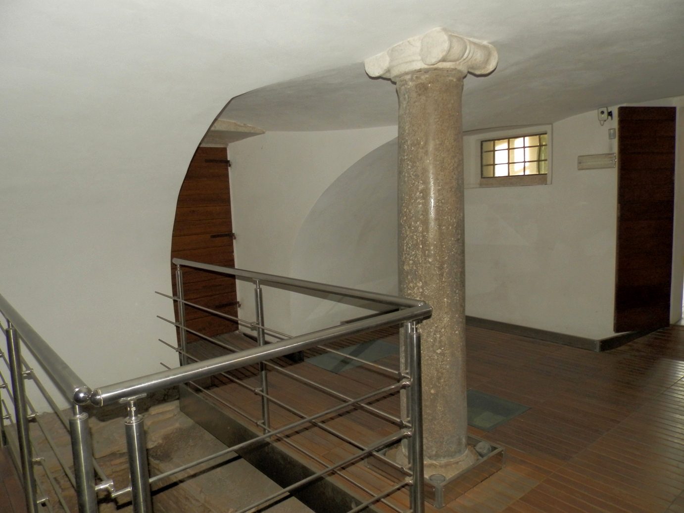 old temple of Esculapio. Rome 3.JPG